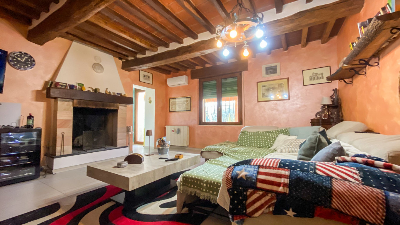 CASA RISTRUTTURATA IN VILLA PASQUALI
