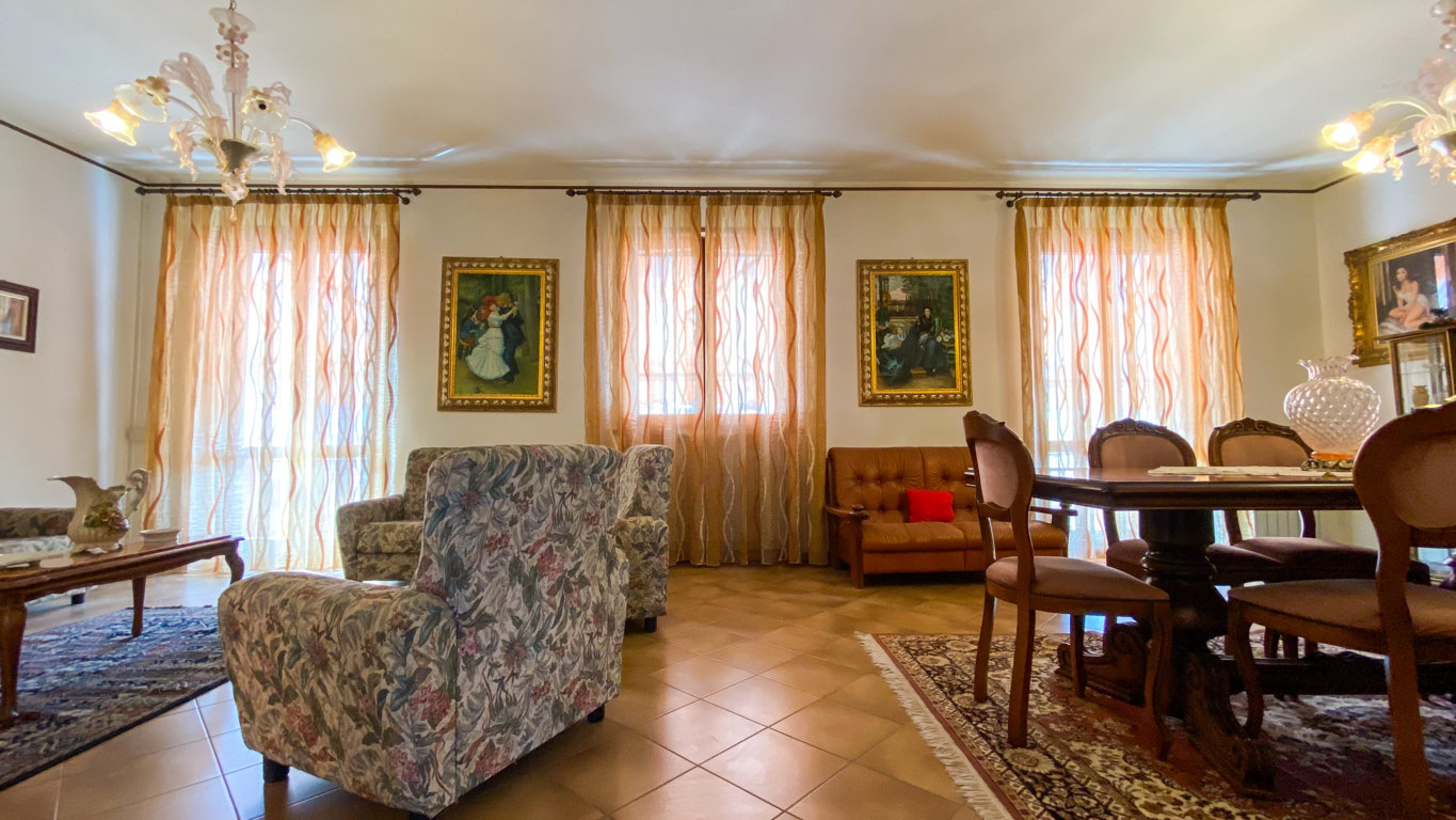 SIGNORILE CASA INDIPENDENTE IN RIVAROLO DEL RE ED UNITI