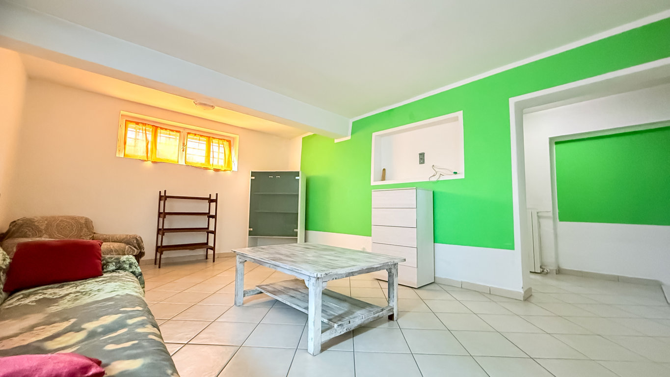 VILLA INDIPENDENTE IN COMMESSAGGIO CON AMPIO GIARDINO