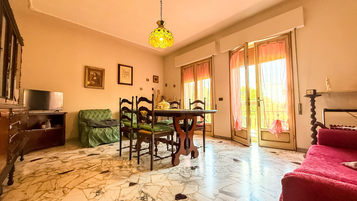 VILLA INDIPENDENTE CON AMPIO MAGAZZINO