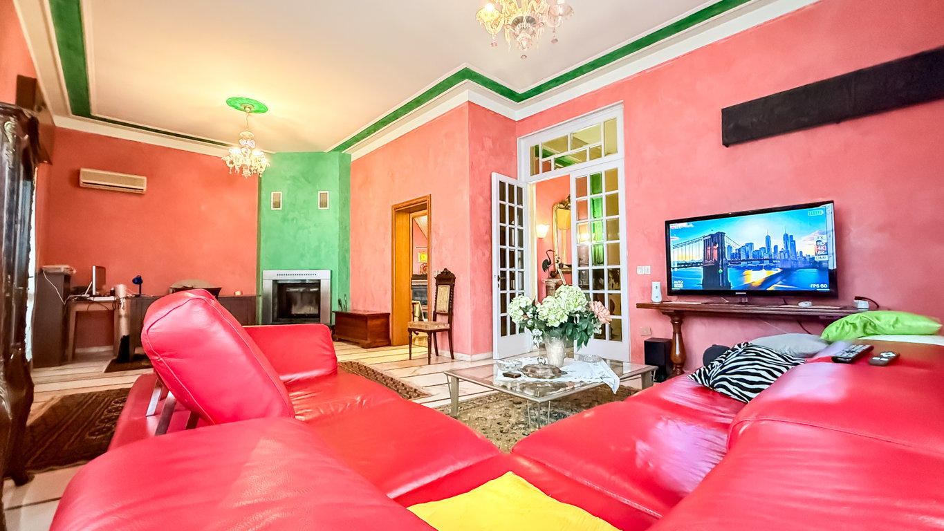 VILLA INDIPENDENTE CON AMPIO GIARDINO